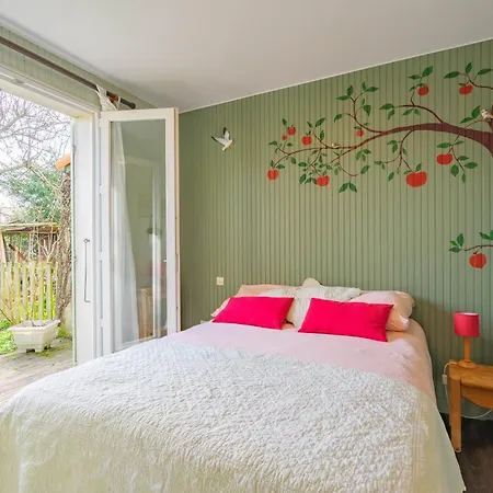 Le Pommier - D'hotes Bed & Breakfast 3*