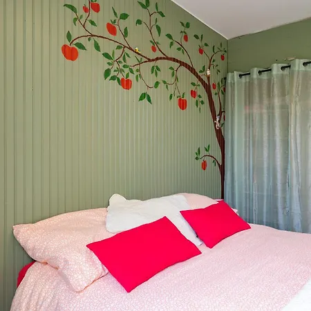 Le Pommier - D'hotes Bed & Breakfast 3*